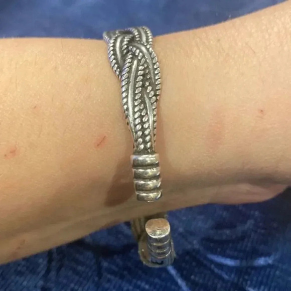 Beautiful Bracelet Creative Hollow Twist Design Open Bangles Party Jewelry NEW - Picture 6 of 6